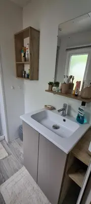 Cuisine ou kitchenette dans l'établissement Mobilhome 2 ch,1 salon 40m2 de Charme dans camping ***