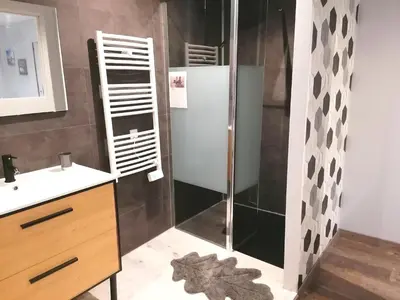 Salle de bains dans l'établissement La résinière