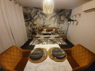 Cuisine ou kitchenette dans l'établissement Tropical
