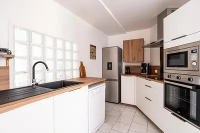 Cuisine ou kitchenette dans l'établissement Belle location proche de Dax avec parking et toute commodité