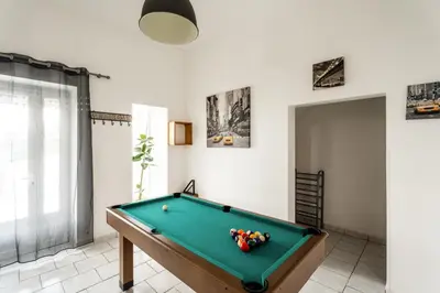 Billard dans l'établissement Belle location proche de Dax avec parking et toute commodité