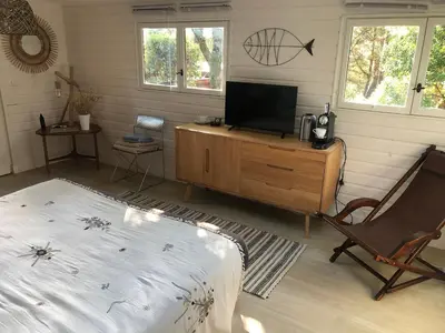 Télévision ou salle de divertissement dans l'établissement Chambre d’hôtes Pyla sur Mer