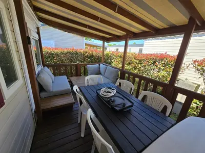 Balcon ou terrasse dans l'établissement Mobil-home 4chambres-10 couchages - Parking gratuit