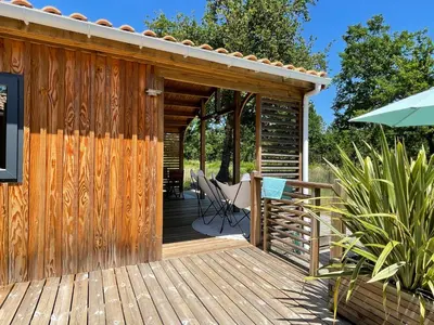 Jardin de l'établissement Chalet au calme dans la pinède