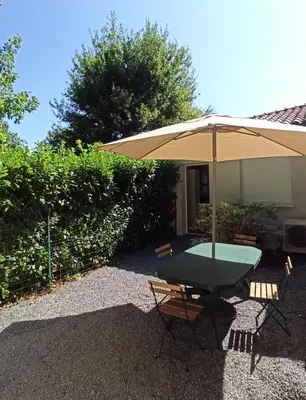 Jardin de l'établissement T1 cosy climatisé indépendant sur prop privée à Sanguinet - lac, océan, Bassin d'Arcachon, Dune du Pyla