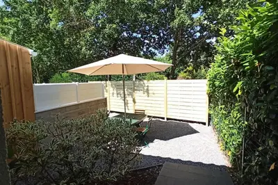 Jardin de l'établissement T1 cosy climatisé indépendant sur prop privée à Sanguinet - lac, océan, Bassin d'Arcachon, Dune du Pyla
