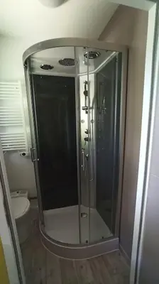 Salle de bains dans l'établissement T1 cosy climatisé indépendant sur prop privée à Sanguinet - lac, océan, Bassin d'Arcachon, Dune du Pyla