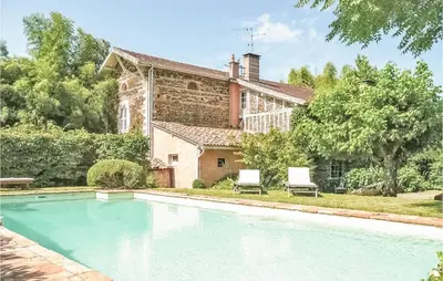 Piscine de l'établissement 3 Bedroom Gorgeous Home In Arjuzanx ou située à proximité