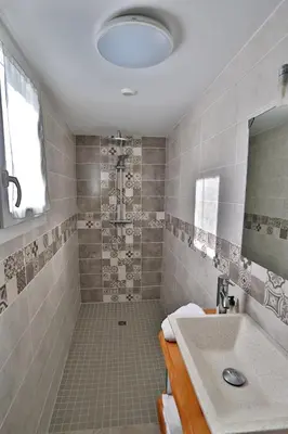 Salle de bains dans l'établissement Le Relais Basque