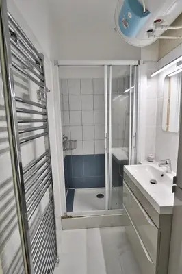Salle de bains dans l'établissement APPARTEMENT 1 à 9 personnes Hagetmau coeur de ville