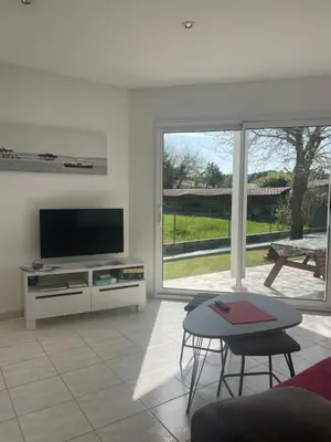 Télévision ou salle de divertissement dans l'établissement Villa HESTIA