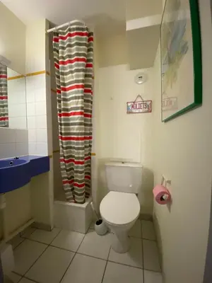 Salle de bains dans l'établissement Charming Apt With Balcony And Golf View
