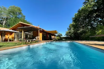 Piscine de l'établissement La Maison Boisée - Welkeys ou située à proximité
