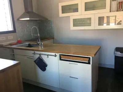 Cuisine ou kitchenette dans l'établissement Villa élégante à Biscarrosse avec piscine privée