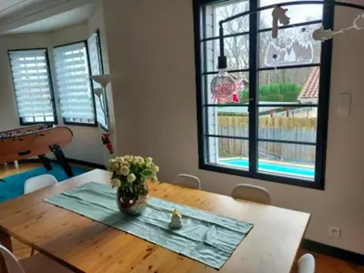 Piscine de l'établissement Villa élégante à Biscarrosse avec piscine privée ou située à proximité