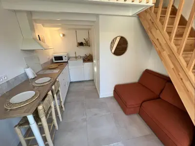 Cuisine ou kitchenette dans l'établissement Les Embruns, océan et centre ville à pied