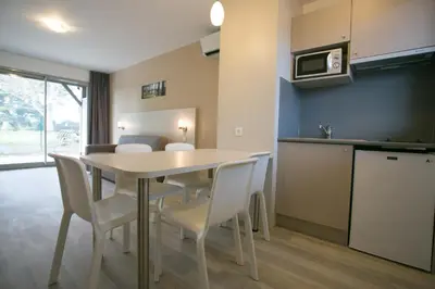 Cuisine ou kitchenette dans l'établissement Motel des Landes
