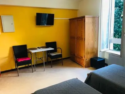 Télévision ou salle de divertissement dans l'établissement Studios LOC AG2