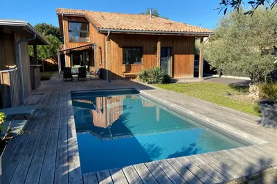 Piscine de l'établissement Sumptuous Cap Ferret Style House ou située à proximité