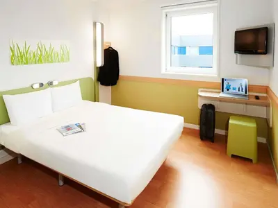 Télévision ou salle de divertissement dans l'établissement ibis budget Saint Paul Les Dax