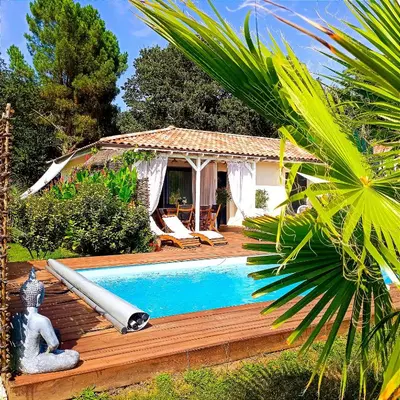 Piscine de l'établissement Maison neuve et chaleureuse ou située à proximité