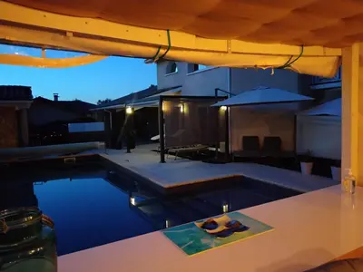 Piscine de l'établissement Chambres d'Hôtes Villa Aquitaine ou située à proximité