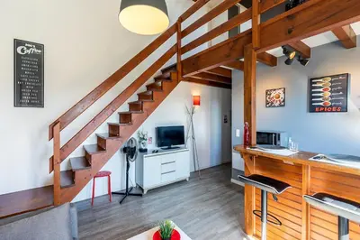 Télévision ou salle de divertissement dans l'établissement DUPLEX DESIGN TERRASSE - Parking