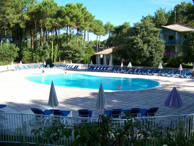 Piscine de l'établissement Bel appartement lumineux à Vieux Boucau avec piscine chauffée - Résidence Domaine du Golf de Pinsolle ou située à proximité