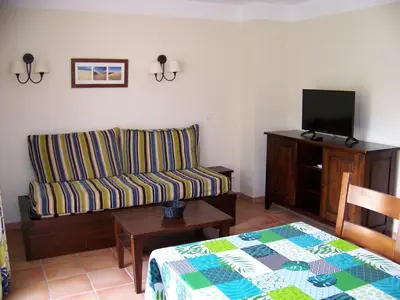 Télévision ou salle de divertissement dans l'établissement Bel appartement lumineux à Vieux Boucau avec piscine chauffée - Résidence Domaine du Golf de Pinsolle