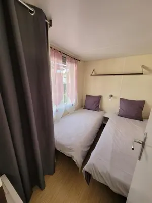 Un ou plusieurs lits dans un hébergement de l'établissement Mobil Home Plage Lac Parentis/Biscarosse