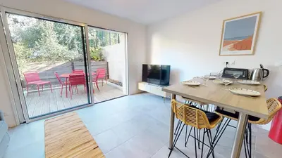 Télévision ou salle de divertissement dans l'établissement TERRASSES SAINT GEORGES - Un emplacement exceptionnel au centre-ville et au calme à quelques pas du lac marin