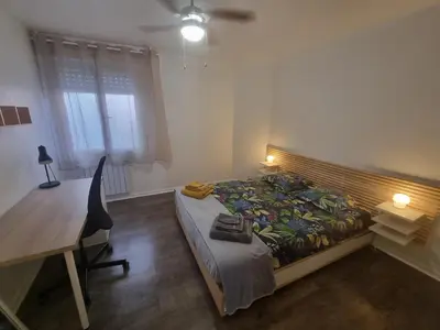 Coin salon dans l'établissement Appartement T2 45 M2 Meublé 3 étoiles tout confort hyper centre de Dax