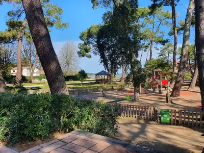 Jardin de l'établissement Haut Saint Georges - Un emplacement exceptionnel au centre-ville et au calme à quelques pas du lac marin