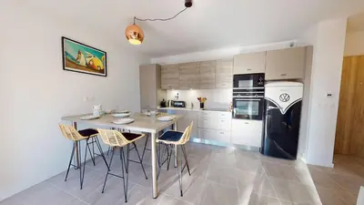 Cuisine ou kitchenette dans l'établissement Haut Saint Georges - Un emplacement exceptionnel au centre-ville et au calme à quelques pas du lac marin