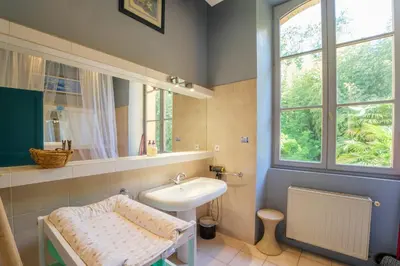 Salle de bains dans l'établissement Château de Larunque, 15 p, piscine spa tennis - plages 30 mn