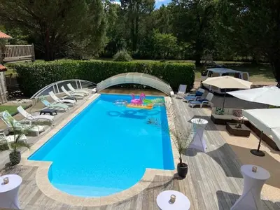 Piscine de l'établissement maison de vacances Mont de Marsan ou située à proximité