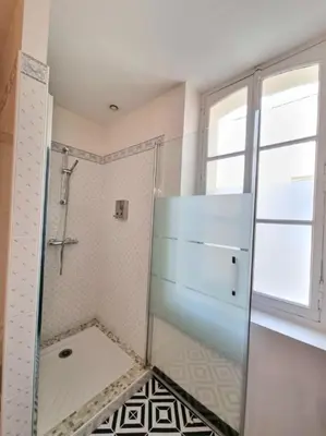 Salle de bains dans l'établissement La Maison VH