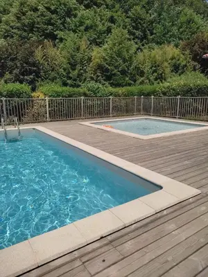 Piscine de l'établissement Résidence Nature et tranquillité ou située à proximité