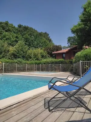 Piscine de l'établissement Résidence Nature et tranquillité ou située à proximité