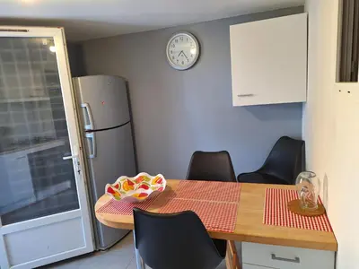 Cuisine ou kitchenette dans l'établissement Agréable Studio tout équipé