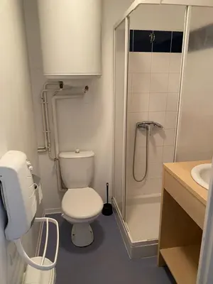 Salle de bains dans l'établissement Appartement rénové pour 4 à 5 personnes à Cassen