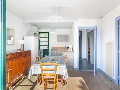 Cuisine ou kitchenette dans l'établissement Maison Individuelle T4 pour 5 pers, Proche Centre et Océan, Grand Jardin, Non Fumeur, Pas d'animaux - FR-1-521-190