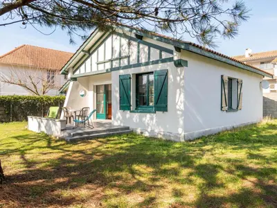 Jardin de l'établissement Maison Individuelle T4 pour 5 pers, Proche Centre et Océan, Grand Jardin, Non Fumeur, Pas d'animaux - FR-1-521-190