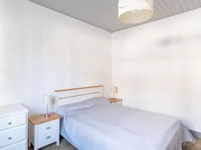 Un ou plusieurs lits dans un hébergement de l'établissement Maison Individuelle T4 pour 5 pers, Proche Centre et Océan, Grand Jardin, Non Fumeur, Pas d'animaux - FR-1-521-190