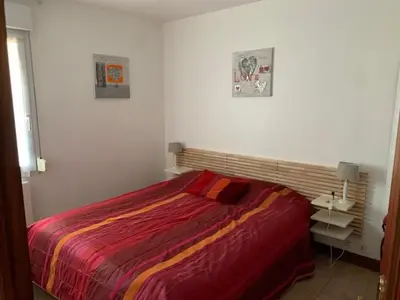 Un ou plusieurs lits dans un hébergement de l'établissement Appartement T2 fonctionnel avec WIFI et parking, 4 pers – Vieux-Boucau - FR-1-379-143