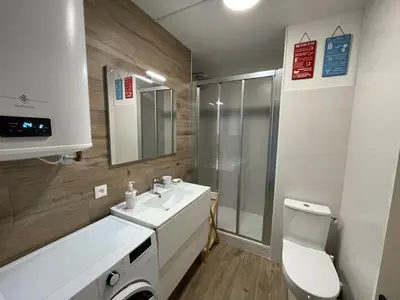 Salle de bains dans l'établissement Appartement T2 fonctionnel avec WIFI et parking, 4 pers – Vieux-Boucau - FR-1-379-143