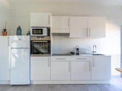 Cuisine ou kitchenette dans l'établissement Superbe T3 rénové à 200m de l'océan avec terrasse et parking privatif - FR-1-50-74