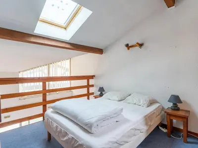 Un ou plusieurs lits dans un hébergement de l'établissement Appartement avec vue sur l'océan, balcon, et tout confort, à Mimizan pour 6 personnes - FR-1-50-79
