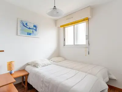 Un ou plusieurs lits dans un hébergement de l'établissement Appartement avec vue sur l'océan, balcon, et tout confort, à Mimizan pour 6 personnes - FR-1-50-79