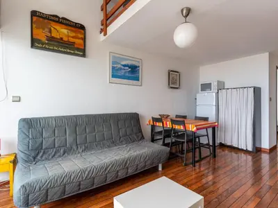 Coin salon dans l'établissement Appartement avec vue sur l'océan, balcon, et tout confort, à Mimizan pour 6 personnes - FR-1-50-79